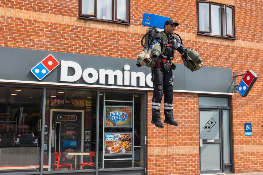 Delivery futurista: Una empresa entrega pizzas… con mochilas cohetes.